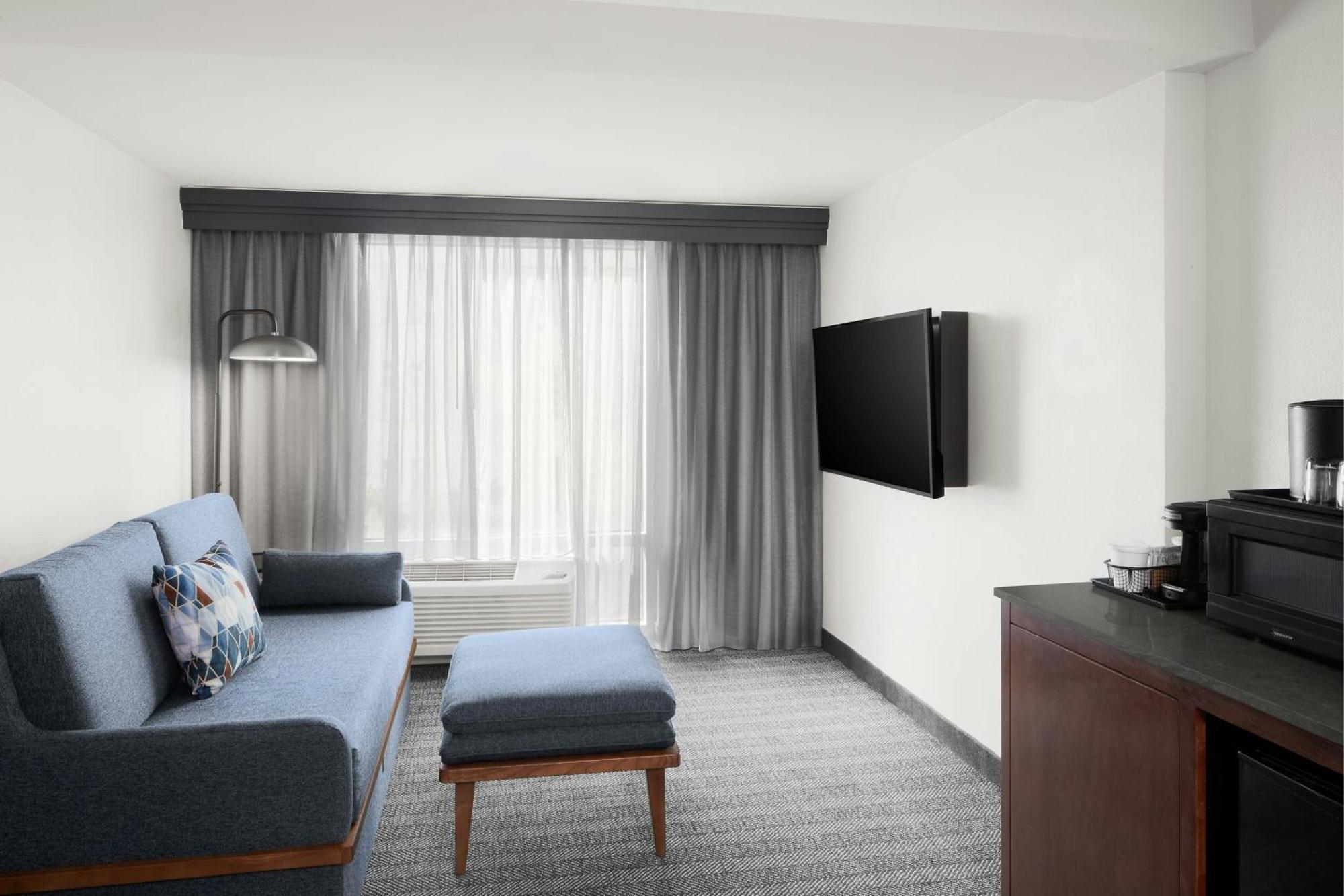 คอร์ตยาร์ด โคลัมเบีย ดาวน์ทาวน์ แอท ยูเอสซี Hotel ภายนอก รูปภาพ